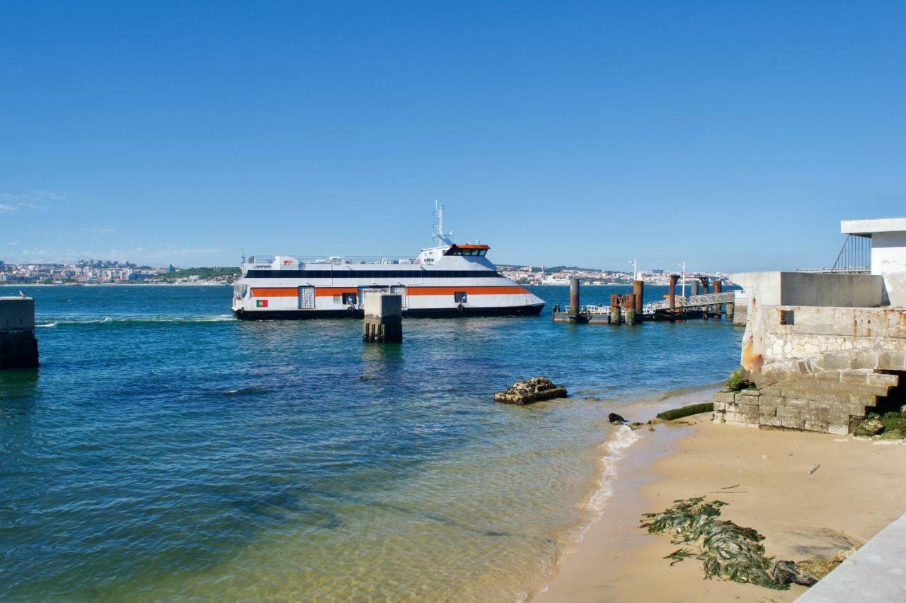 Fisherman'S House - A Boat Ride From Lisbon Villa Trafaria Exterior foto