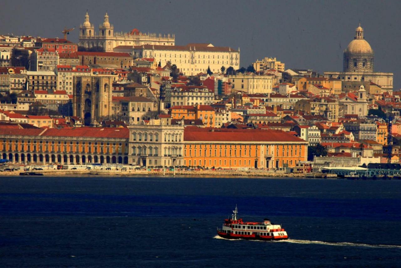 Fisherman'S House - A Boat Ride From Lisbon Villa Trafaria Exterior foto