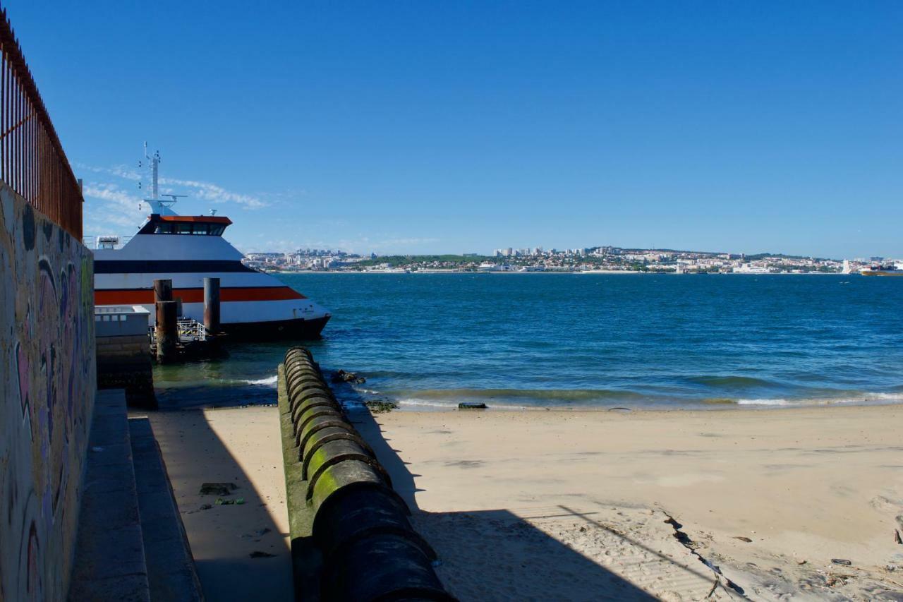 Fisherman'S House - A Boat Ride From Lisbon Villa Trafaria Exterior foto